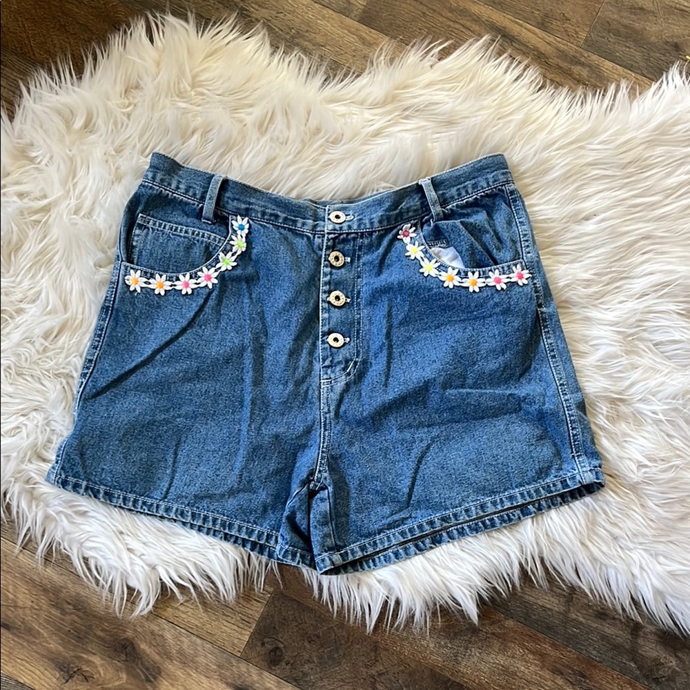 Vintage GoodFellows 90s embroidered jean shorts
